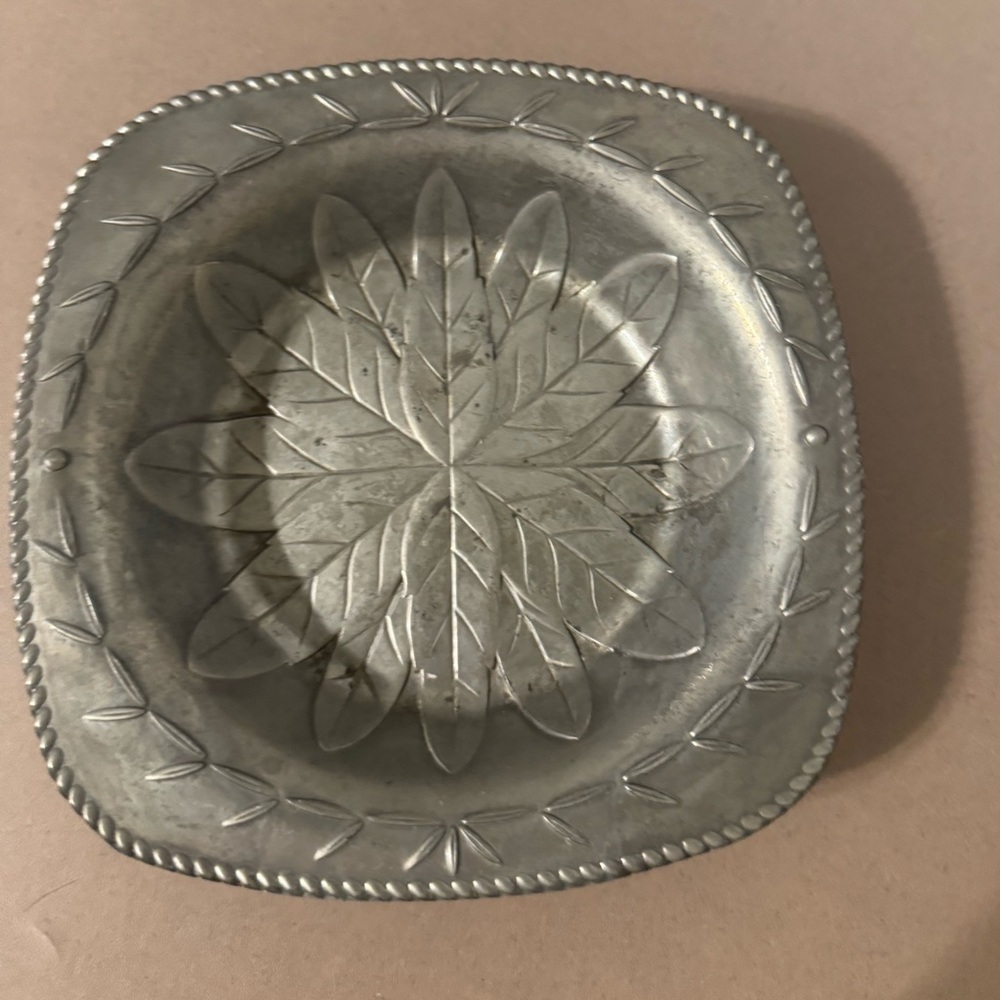 Fitz and Floyd Silver Leaf Design Plate